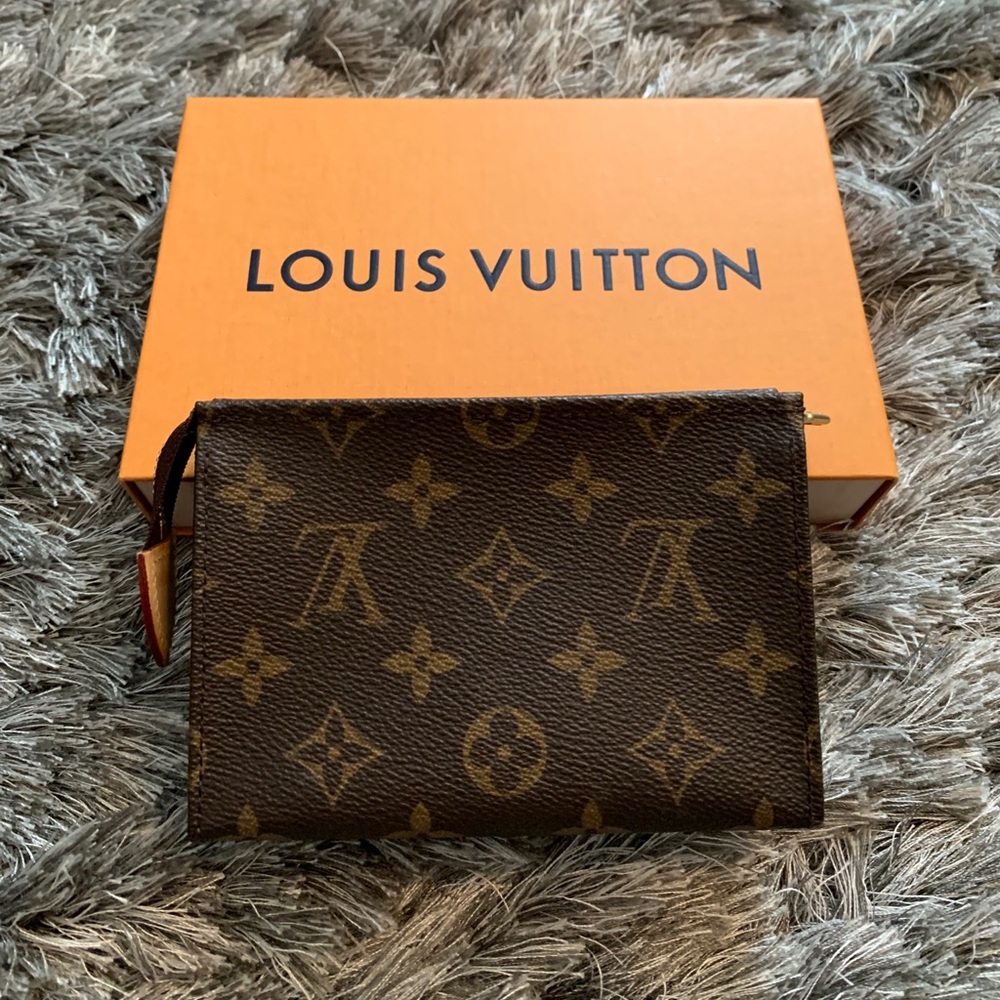 LV Toiletry 15 Cosmetic Pouch